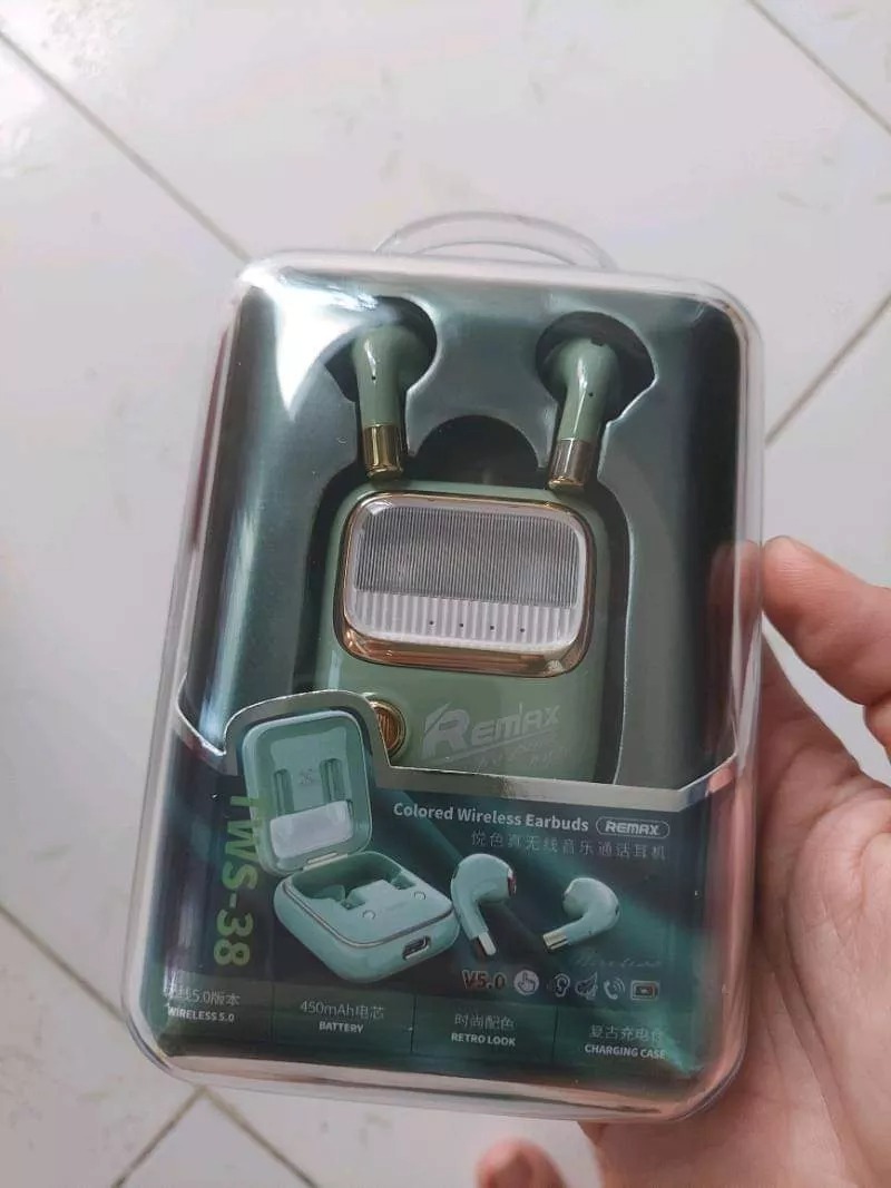 Tai nghe Bluetooth Remax TWS-38 Retro - Âm thanh sống động, chống ồn hiệu quả, kết nối Bluetooth 5.0, màu xanh cổ điển hấp dẫn