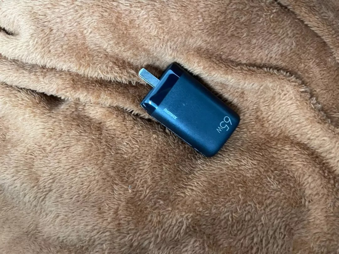 Củ Sạc Nhanh 3 Cổng Remax RP-U55 65W - Sạc Cùng Lúc 3 Thiết Bị, Hỗ Trợ USB-C và USB-A, Phù Hợp Điện Thoại và Laptop