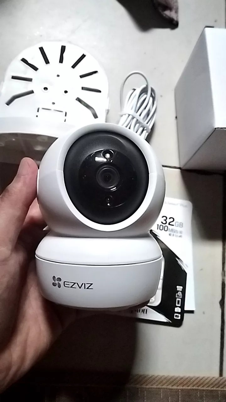 Camera IP Wifi trong nhà xoay 360 Ezviz C6N 1080p - Giám sát hiệu quả ngày đêm, tích hợp micro và loa đàm thoại 2 chiều