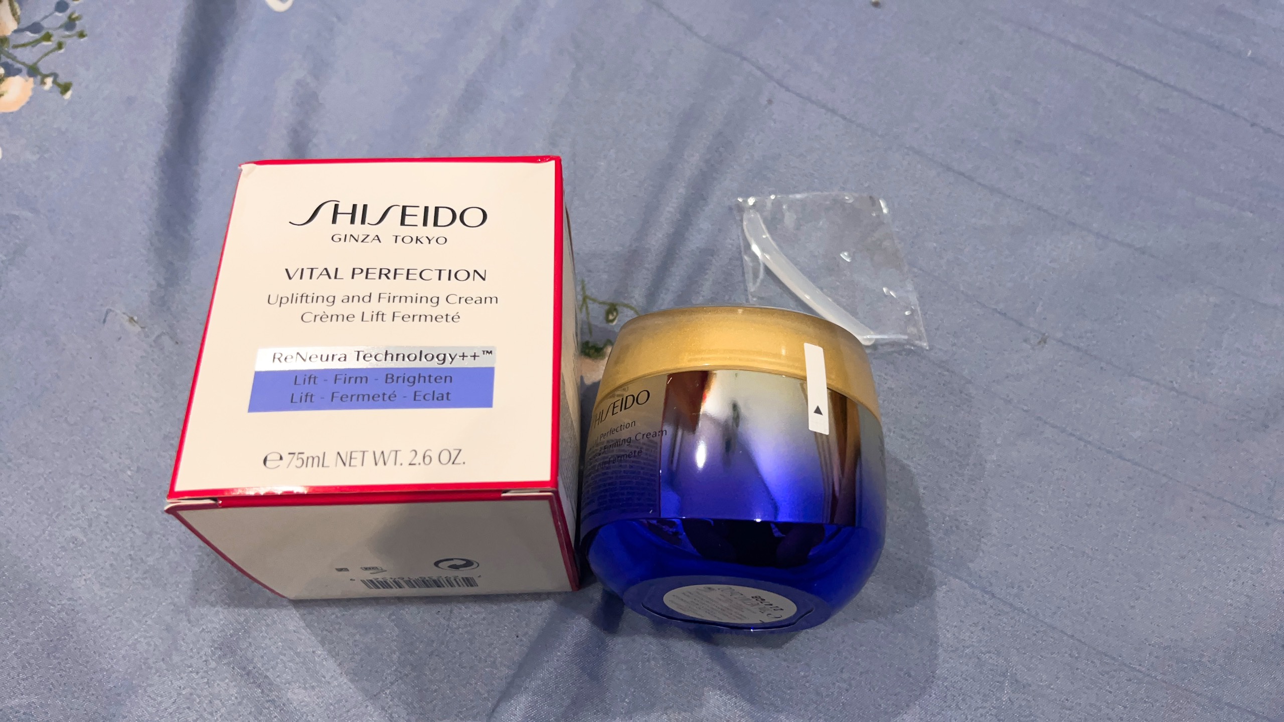 Kem Dưỡng Da Trẻ Hóa Shiseido Vital-Perfection 50ml - Kem Săn Chắc, Dưỡng Ẩm Từ Thiên Nhiên, Giải Quyết Dấu Hiệu Lão Hóa Da