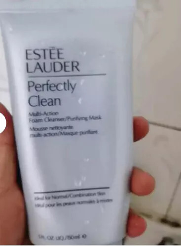 Sữa Rửa Mặt Kiêm Mặt Nạ Estée Lauder Perfectly Clean - Đa Tác Động, Dưỡng Ẩm, Dành Cho Da Thường và Da Hỗn Hợp