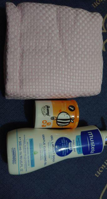 Sữa Tắm Mustela 2 Trong 1 Nhập Khẩu Từ Pháp Cho Trẻ Sơ Sinh - Sản Phẩm Không Chứa Xà Phòng, Lành Tính, Giúp Da Mềm Mịn