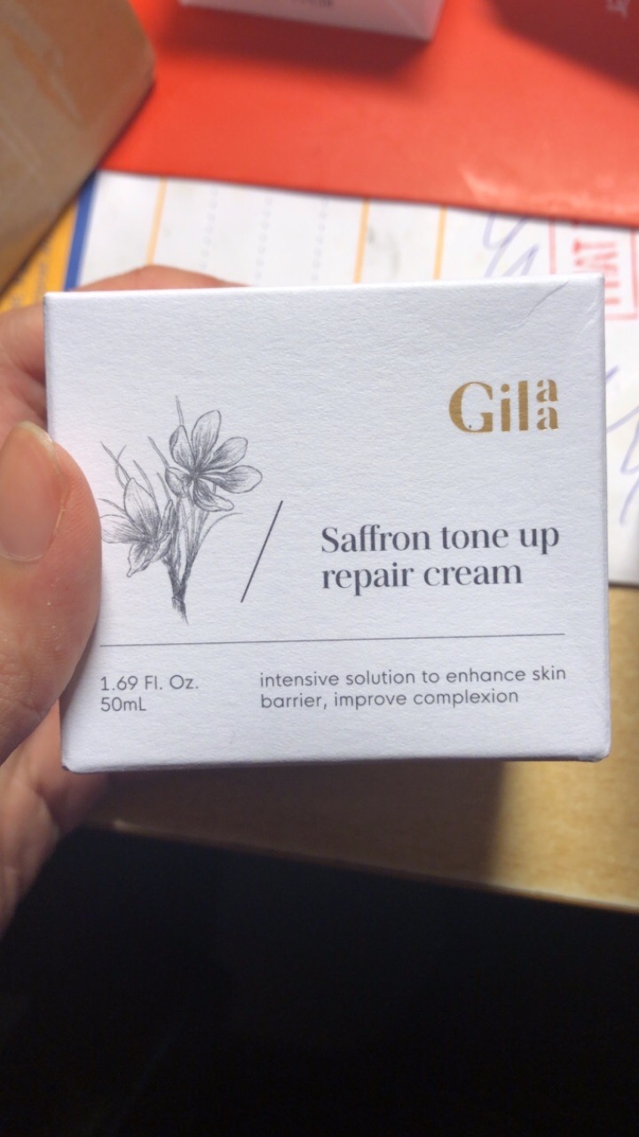Bộ đôi serum và kem dưỡng sạc nước Gilaa Saffron - Dưỡng trắng, cấp ẩm, nuôi dưỡng da hiệu quả, được chứng nhận KFDA, 20ml + 300g