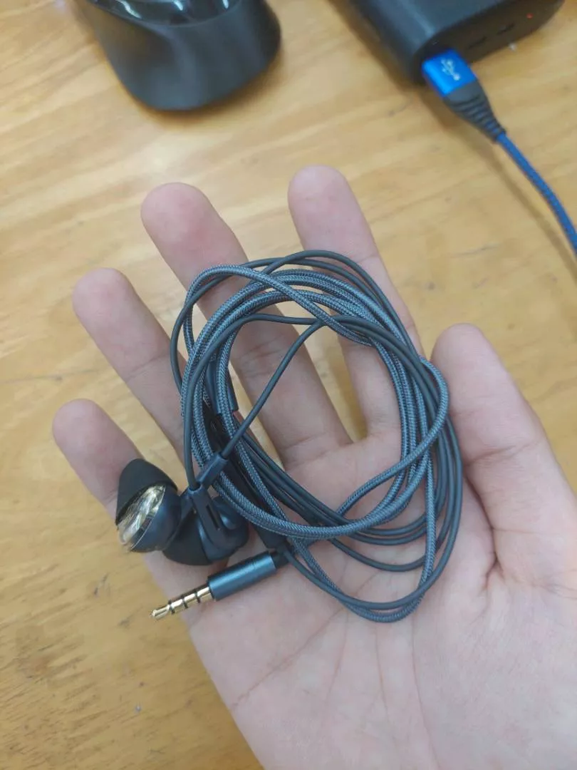 Tai Nghe Chống Ồn Remax RM-595 - Tai Nghe Chân 3.5mm Thời Trang Âm Thanh Sống Động, Cấu Hình Hiện Đại, Micro Tích Hợp