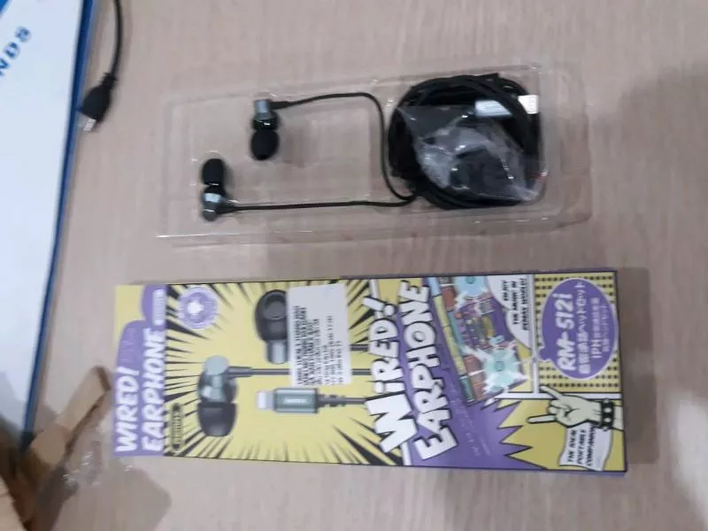 Tai nghe Remax Metal RM-512 có dây - Thiết kế in-ear tiện lợi, âm thanh HD chất lượng cao, tương thích với thiết bị điện tử phổ biến.