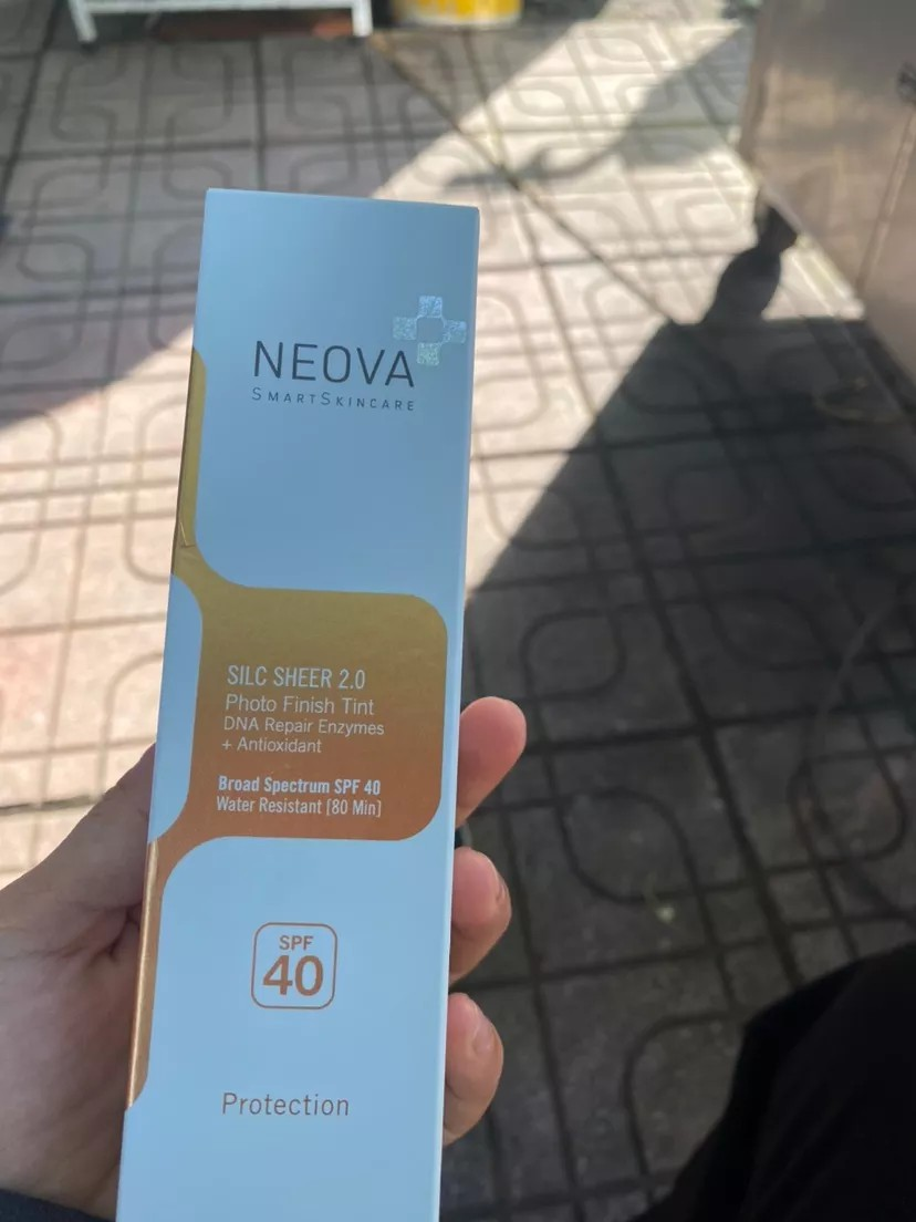 Kem Chống Nắng Neova Silc Sheer 2.0 SPF 40 - Dưỡng Da Mỏng Nhẹ, Bảo Vệ UVA/UVB, Che Khuyết Điểm, Phù Hợp Mọi Loại Da
