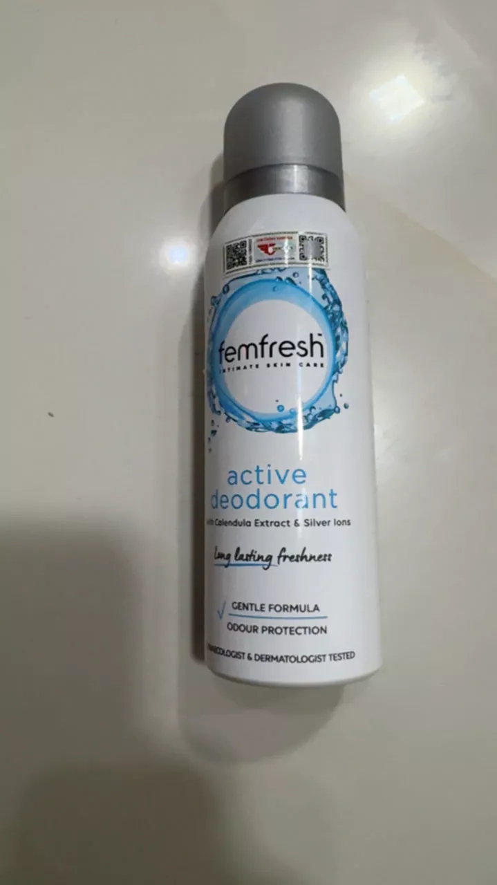 Xịt khử mùi và thơm mát vùng kín Femfresh Ultimate Care Deodorant