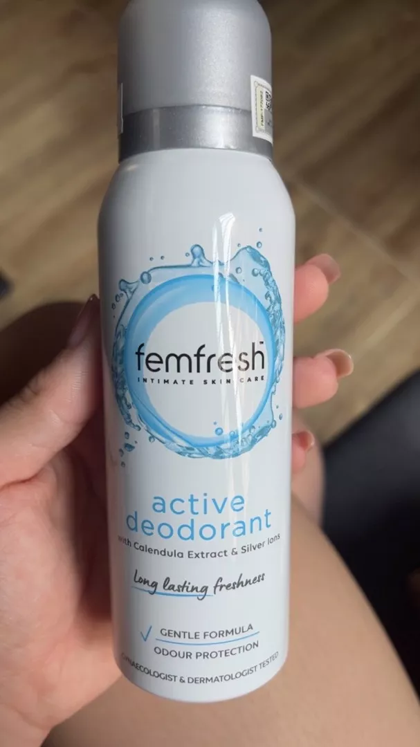 Xịt khử mùi và thơm mát vùng kín Femfresh Ultimate Care Deodorant