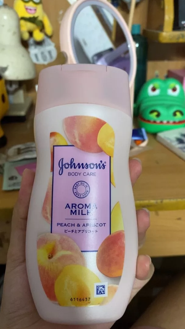 Sữa Dưỡng Thể Johnson’s Body Care Nhật - Dưỡng Ẩm Da Mềm Mại, Sáng Mịn, Chiết Xuất Thiên Nhiên, Hương Đào Mơ, Hoa Hồng