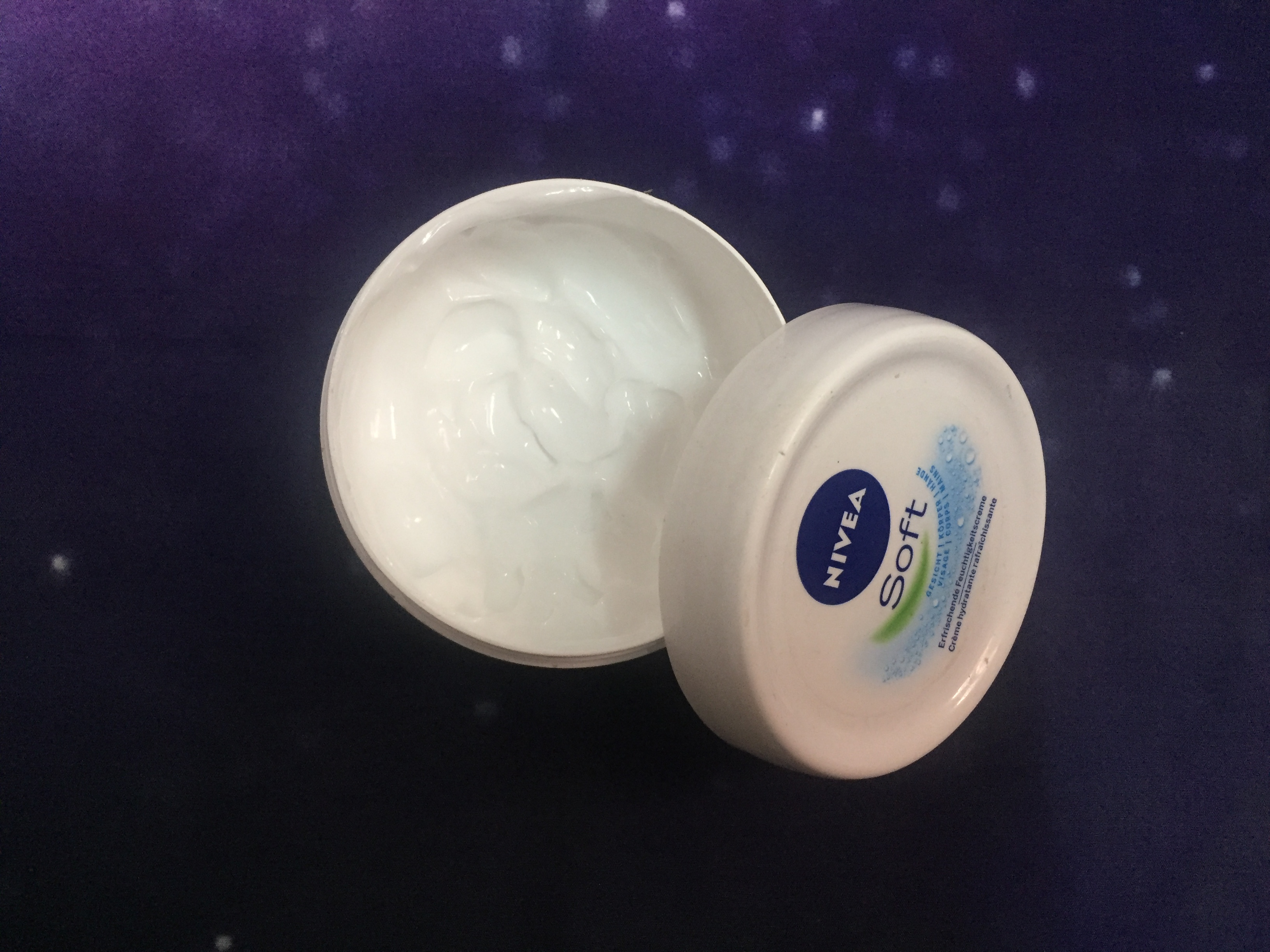 Kem Dưỡng Ẩm Nivea Soft 200ml Chính Hãng - Cấp Ẩm Hiệu Quả Cho Da Mặt & Toàn Thân, Giải Quyết Tình Trạng Da Khô, Nứt Nẻ Mùa Đông