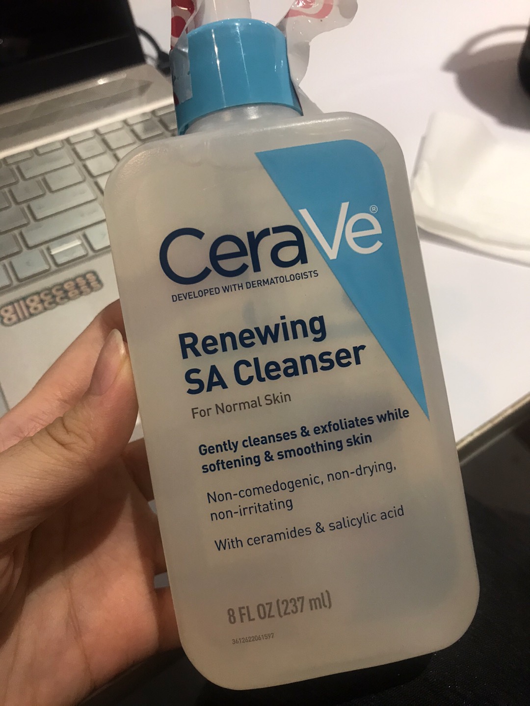 Sữa Rửa Mặt Cerave Renewing SA Cleanser 236ml - Chống Mụn, Độ pH 5.5, Dành Cho Da Dầu và Hỗn Hợp, Thành Phần Axit Salicylic