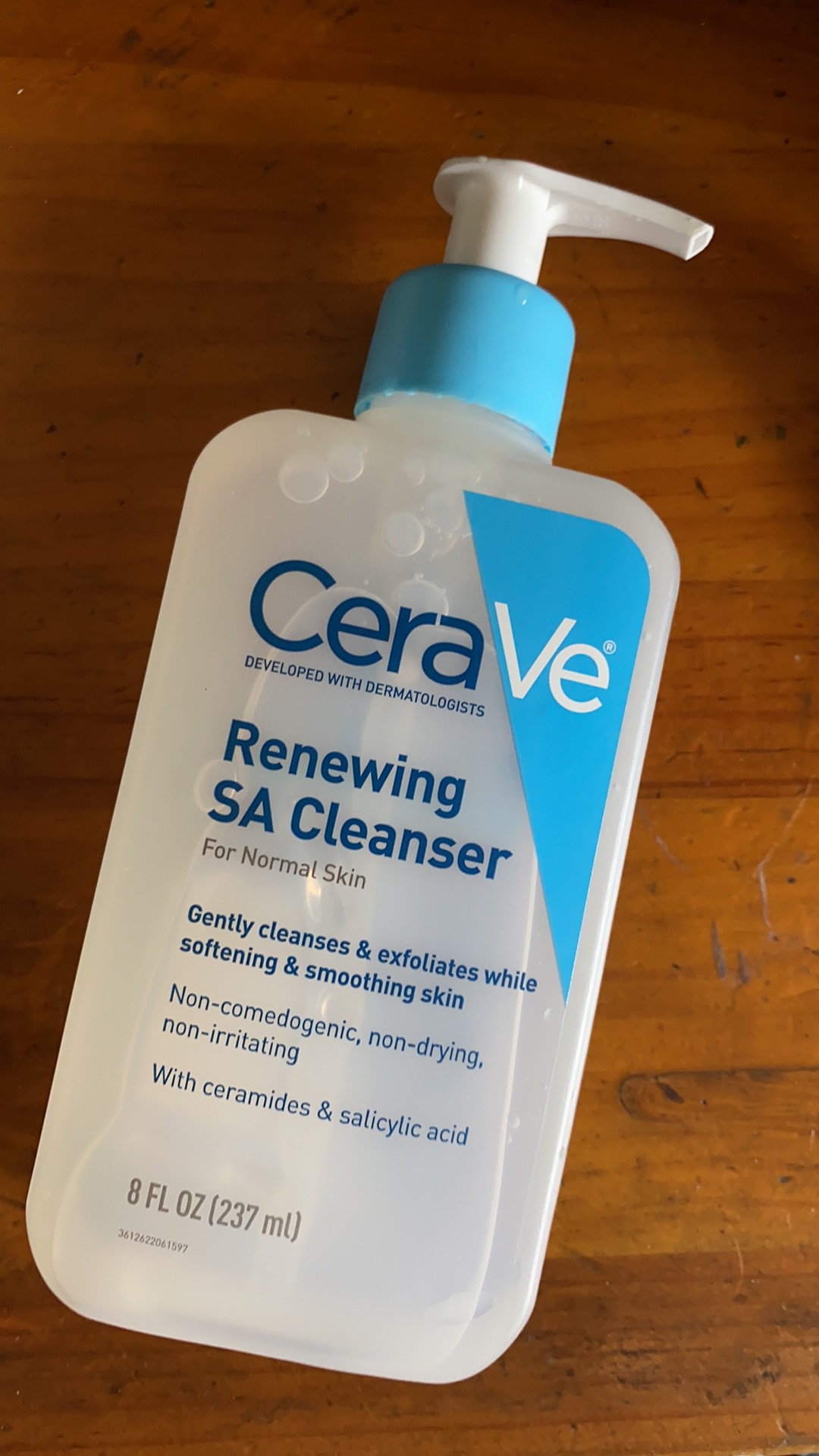 Sữa Rửa Mặt Cerave Renewing SA Cleanser 236ml - Chống Mụn, Độ pH 5.5, Dành Cho Da Dầu và Hỗn Hợp, Thành Phần Axit Salicylic