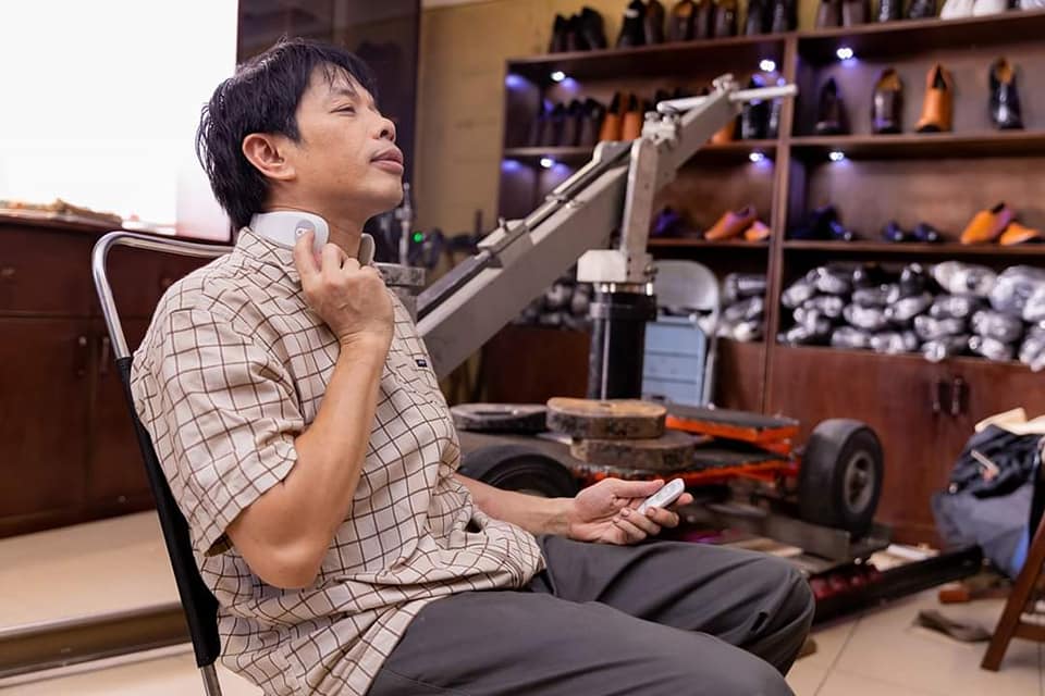 Máy Massage Cổ Thông Minh Azaki N109 - Thiết Bị Giảm Căng Thẳng Vùng Cổ Vai Gáy, Gọn Nhẹ Tiện Dụng, Công Nghệ Xung Điện EMS