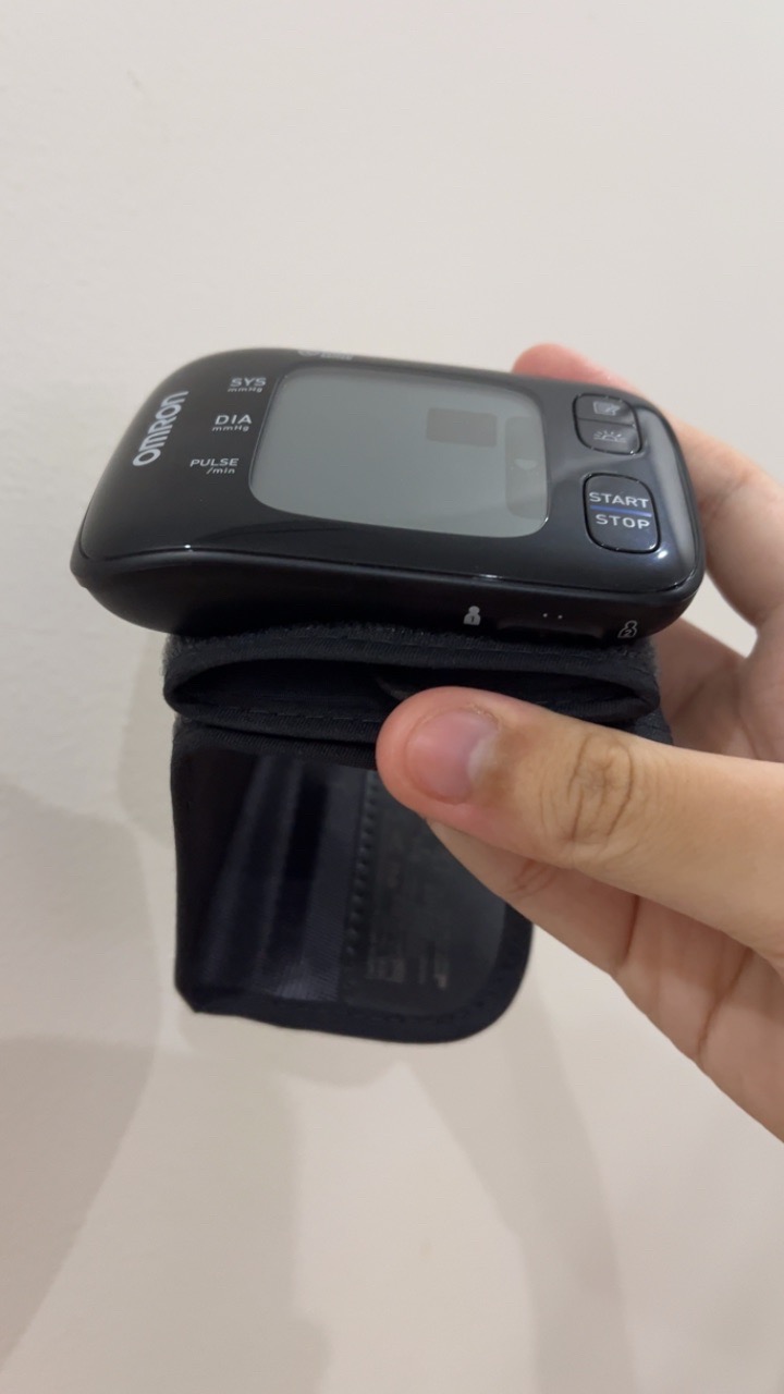 Máy Đo Huyết Áp Cổ Tay Omron Hem 6232T - Kết Nối Bluetooth, Theo Dõi Sức Khỏe Tim Mạch, Thiết Kế Nhỏ Gọn, Đầy Đủ Tính Năng