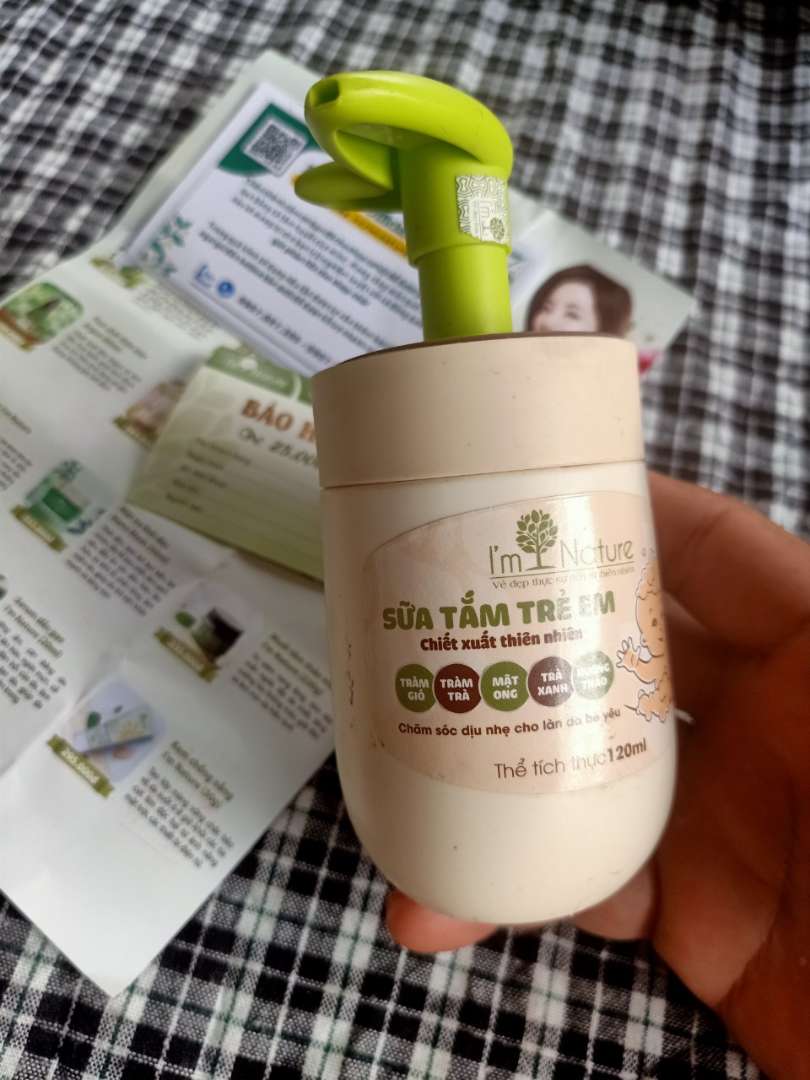 Sữa Tắm Trẻ Em I'm Nature 120ml - Hỗ Trợ Ngừa Rôm Sảy, Làm Mát Da, An Toàn Cho Bé, Với Tinh Dầu Thiên Nhiên