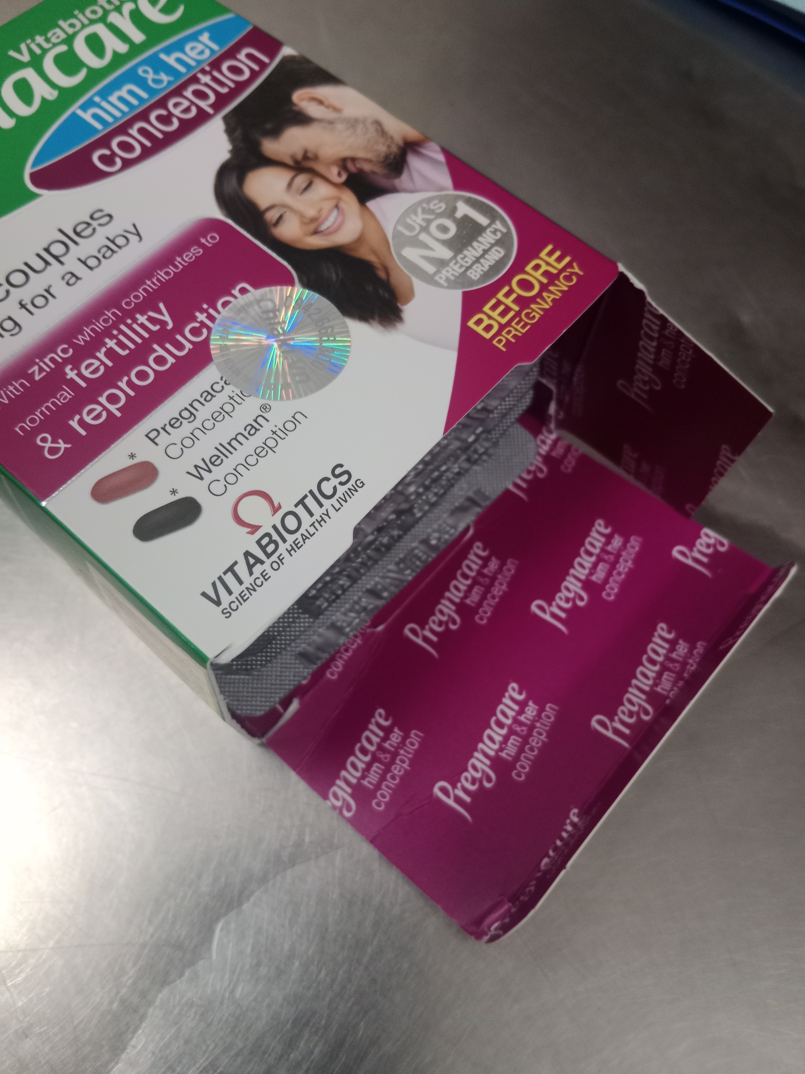 Viên uống tăng khả năng thụ thai Pregnacare Him & Her Conception - Hỗ trợ sức khỏe sinh sản, bổ sung vitamin và khoáng chất thiết yếu cho vợ chồng mong có con.