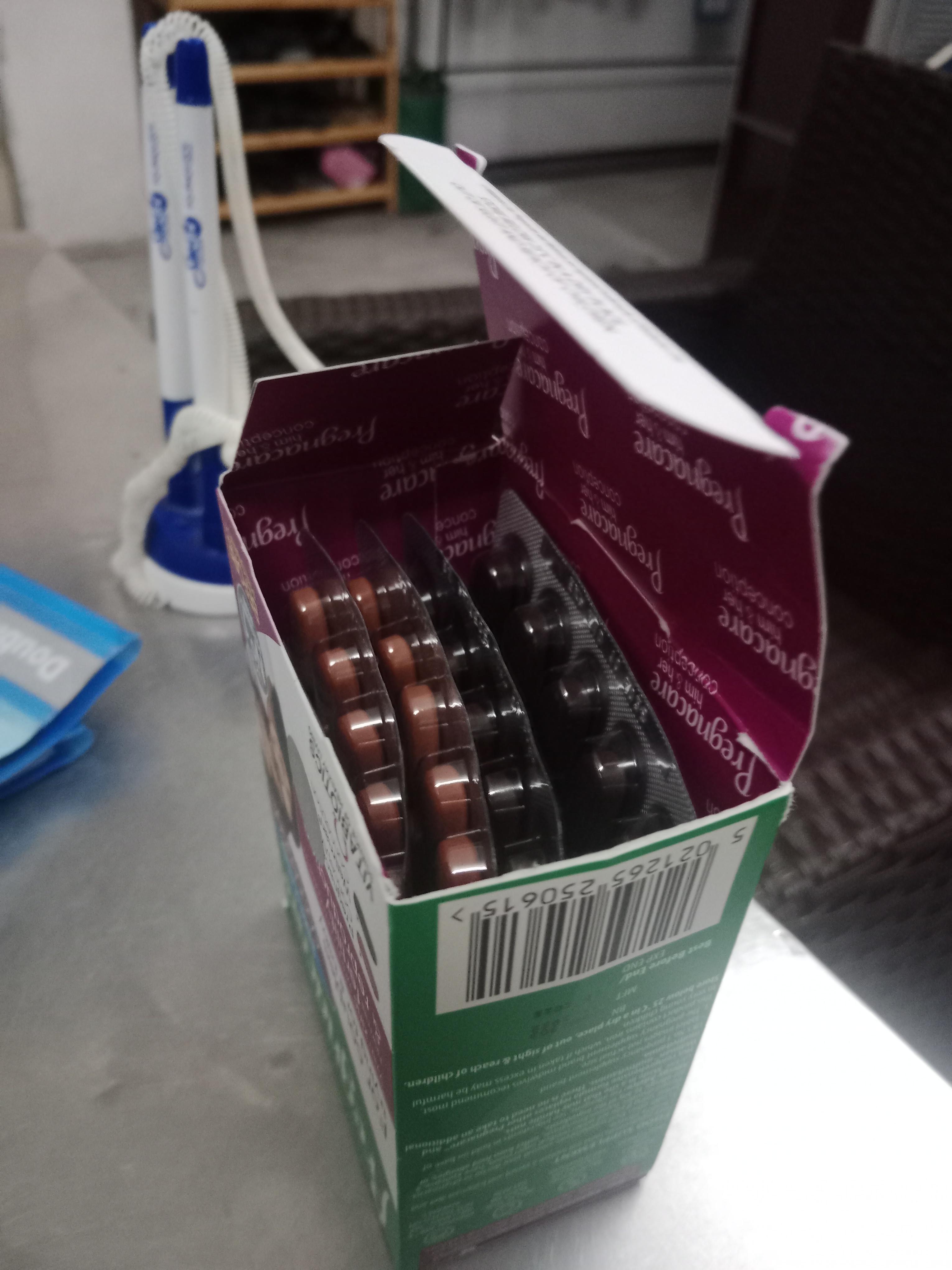 Viên uống tăng khả năng thụ thai Pregnacare Him & Her Conception - Hỗ trợ sức khỏe sinh sản, bổ sung vitamin và khoáng chất thiết yếu cho vợ chồng mong có con.