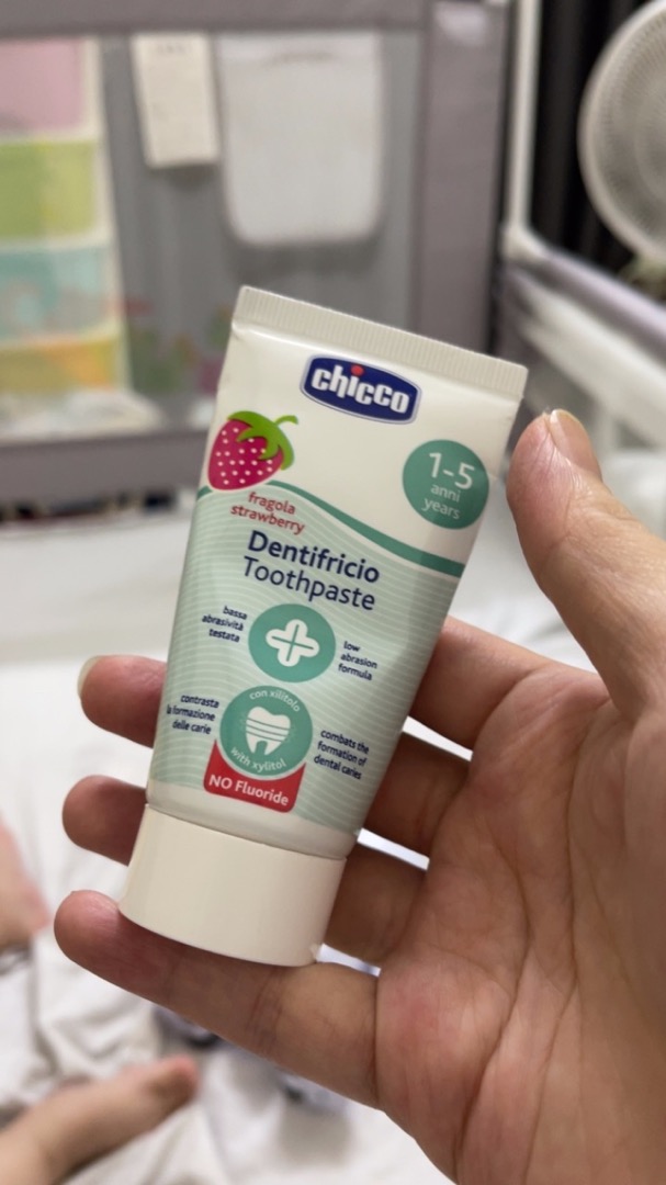 Kem Đánh Răng Hương Dâu Chicco 12M+ 50ml - An Toàn Cho Răng Miệng Trẻ Nhỏ, Ngăn Ngừa Sâu Răng, Không Chất Bảo Quản