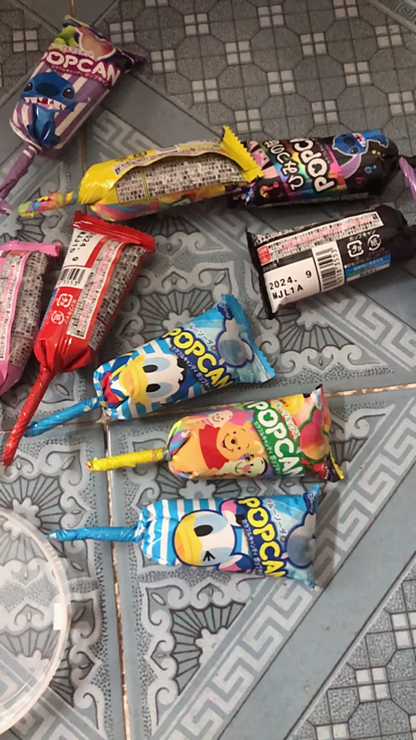 Hộp Kẹo Mút Popcan Mickey Glico - Kẹo Nhiều Màu Sắc Ngọt Ngào cho Trẻ Em, Hương Vị Thơm Ngon Disney