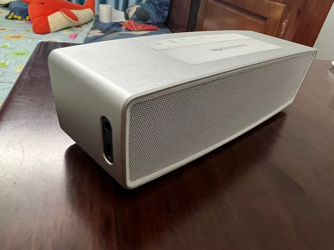 Loa Bluetooth Bose Soundlink Mini II Special Edition - Thiết kế nhỏ gọn, âm thanh sống động, kết nối Bluetooth và microphone đàm thoại tiện lợi.