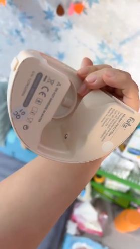 Máy Hút Sữa Điện Rảnh Tay Không Dây Fatzbaby Freemax 4 Plus FB1277RH - Thiết Kế Gọn Nhẹ, 9 Cấp Độ Hút, Pin Sạc 1300mAh, Tiện Dụng Cho Mẹ