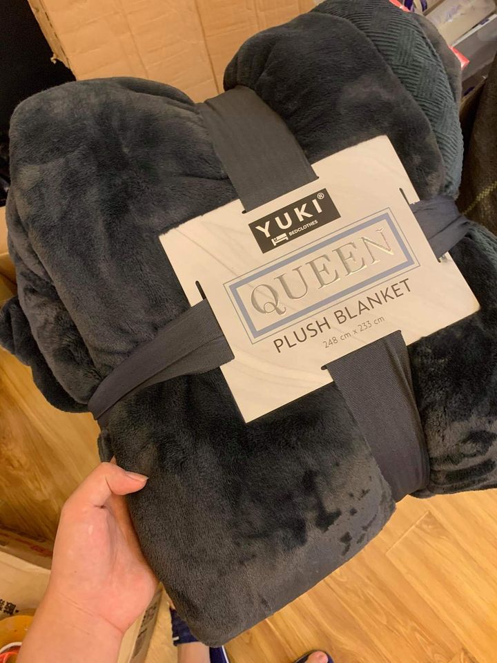 Chăn lông cừu Yuki Queen Nhật Bản siêu mềm mịn 229x229cm - Chất liệu ấm áp, không xù, hoàn hảo cho gia đình vào mùa đông