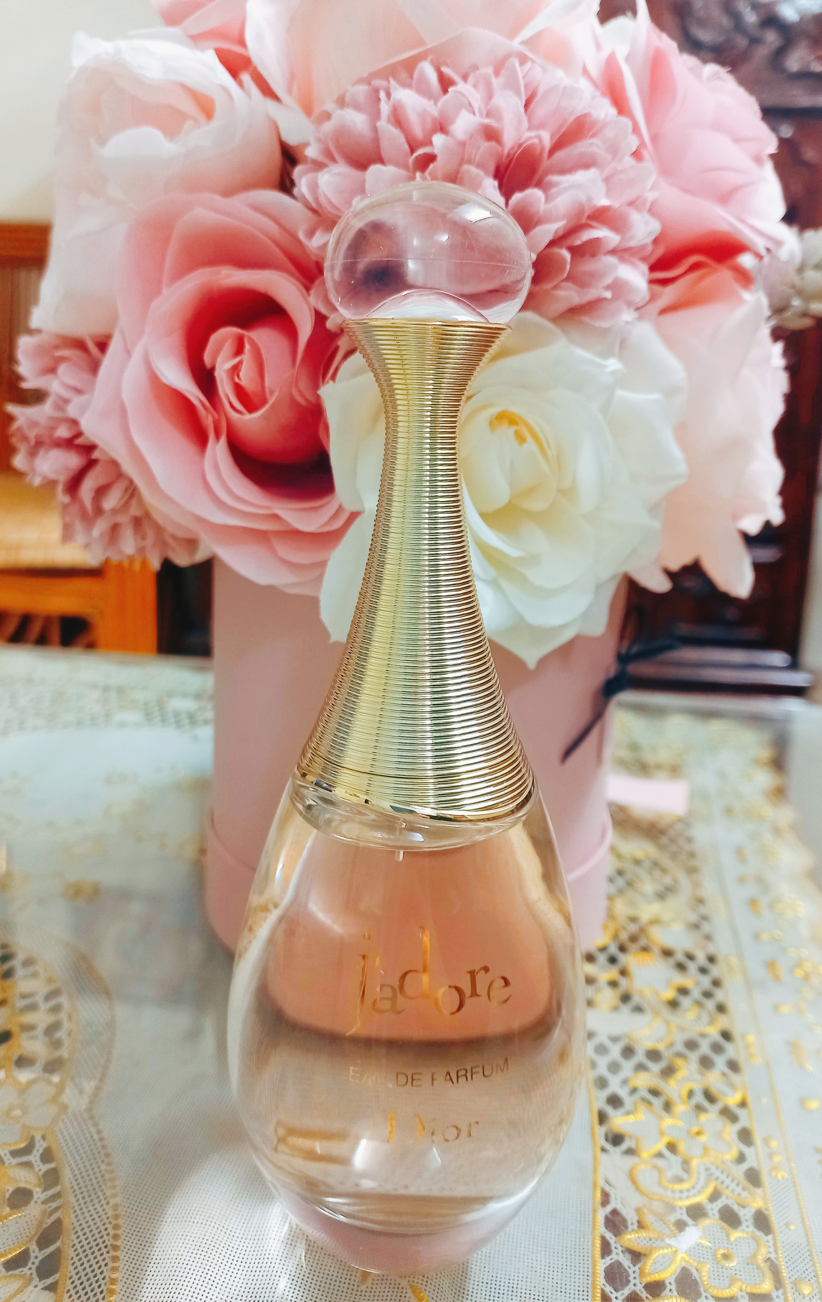 Nước hoa Dior J'adore 10ml - Hương nước hoa sang trọng quyến rũ, mùi hương hoa nhài và cam, quà tặng hoàn hảo cho phái đẹp.