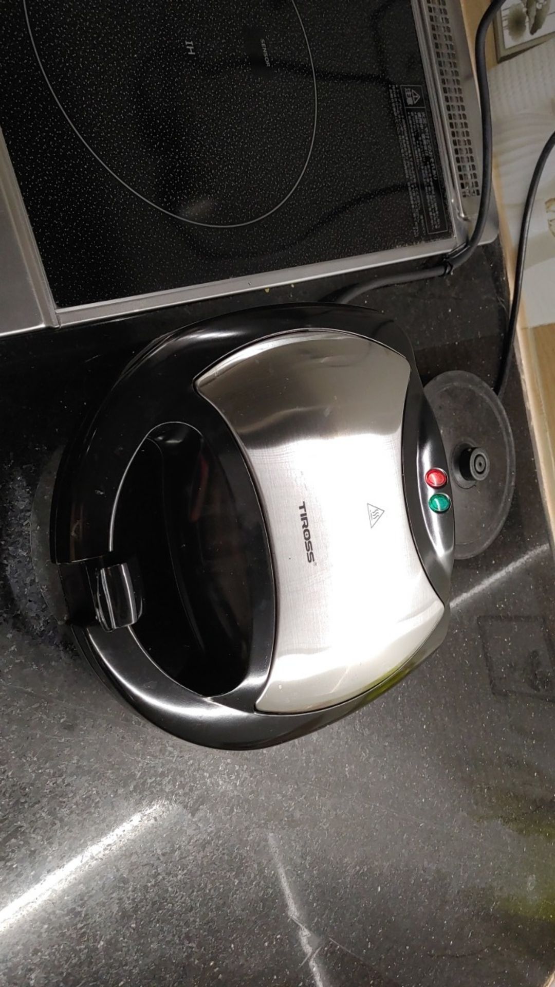 Máy Kẹp Nướng Bánh Mỳ Tiross TS9653 - Đa Chức Năng 1600W, 5 Mức Nhiệt Độ, Chống Dính, Nướng Thịt & Bánh Sandwich, Màu Sắc Đen, Cam, Ghi