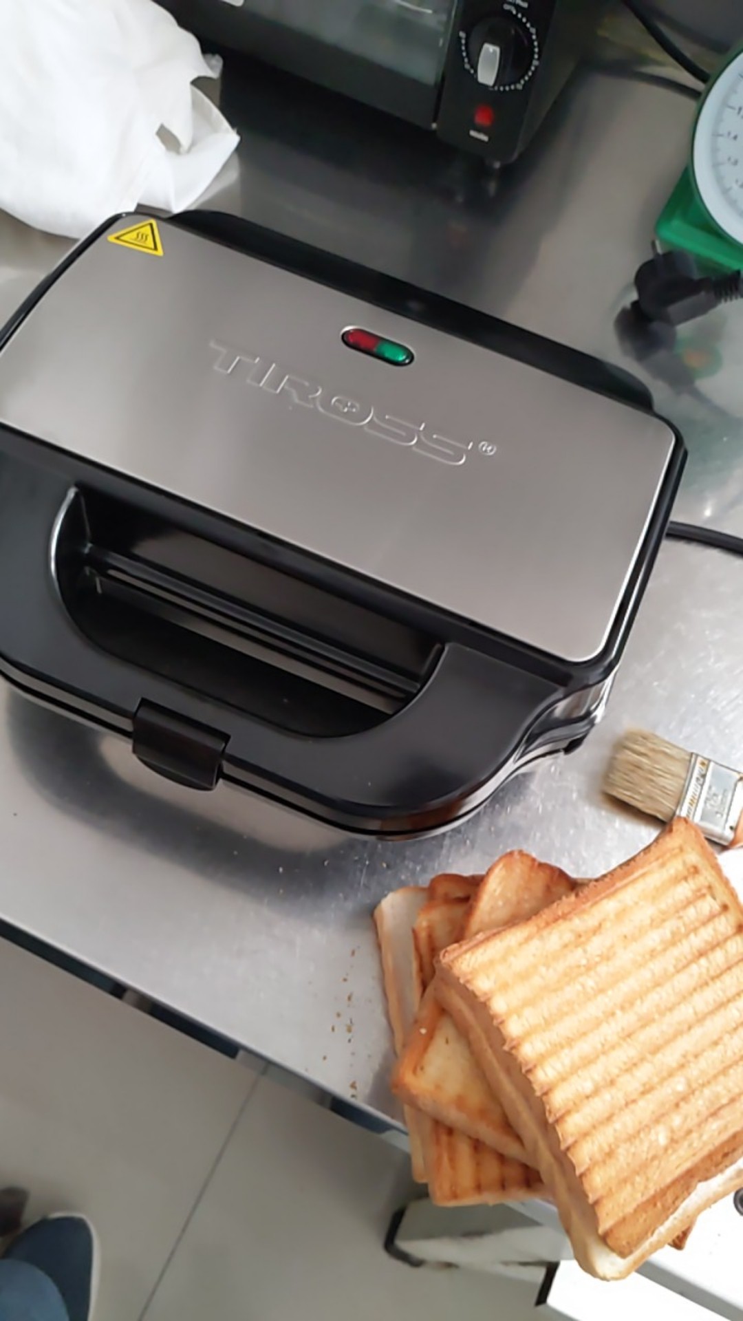 Kẹp Nướng Sandwich 3 Trong 1 Tiross TS9655 - Công Suất 900W, Nướng Bánh Waffle, Sandwich, Thịt - Thiết Kế Hiện Đại, An Toàn, Dễ Dàng Sử Dụng