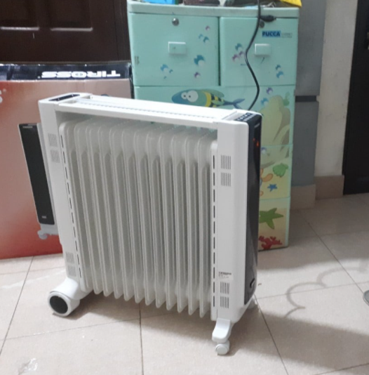 Máy Sưởi Dầu Tiross TS9213 13 Thanh Nhiệt 2500W Có Hẹn Giờ, Điều Khiển Từ Xa, Giá Phơi Sấy Quần Áo - Sưởi Ấm Nhanh Chóng, Tiện Lợi Cho Gia Đình