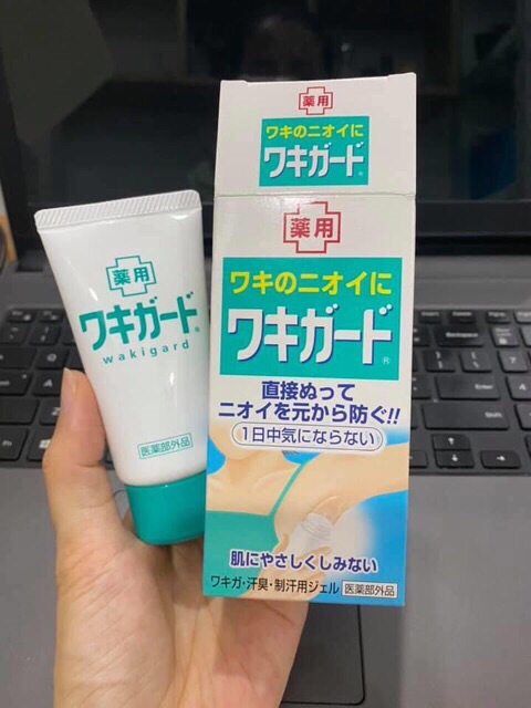 Lăn khử mùi Kobayashi Nhật Bản dạng gel 50g - Giúp se khít lỗ chân lông, làm mềm da và khử mùi lâu dài, lành tính cho mọi loại da.
