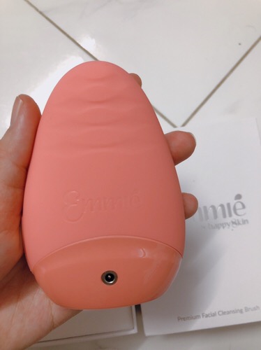 Máy rửa mặt Emmié Premium Facial Cleansing Brush - Sạch sâu, 7 chế độ rung, giúp da khỏe mạnh, dịu nhẹ, hỗ trợ chống lão hóa, bảo hành 12 tháng