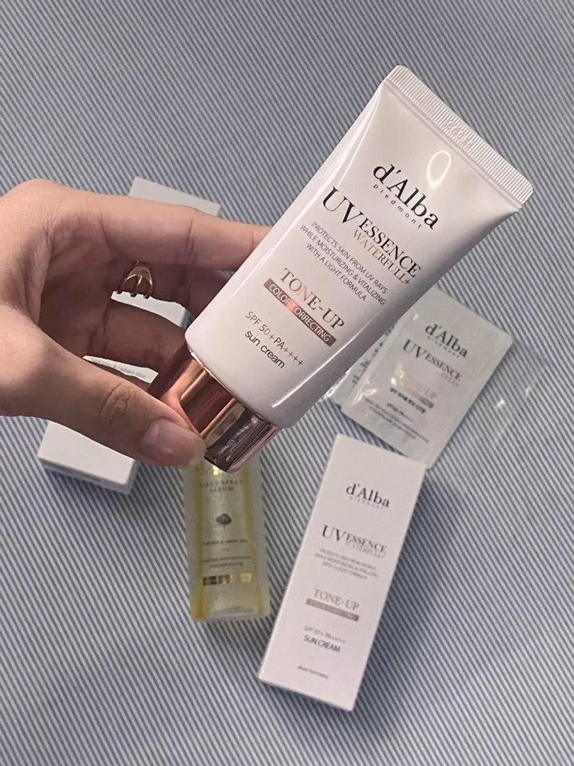 Kem chống nắng nâng tone d'Alba Waterfull Tone-up Sunscreen