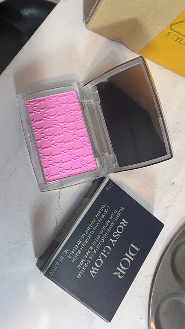 Phấn má hồng Dior Backstage Rosy Glow Blush 4.4g - Lên màu tự nhiên, phù hợp cho trang điểm hàng ngày, tôn da khỏe mạnh, dễ sử dụng
