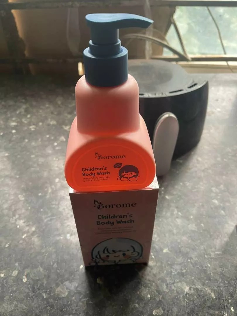 Dầu Gội Đầu Trẻ Em Borome 335ml - Không Gây Cay Mắt, Chiết Xuất Hoa Cúc, Dưỡng Tóc Mềm Mượt Cho Trẻ 3-15 Tuổi