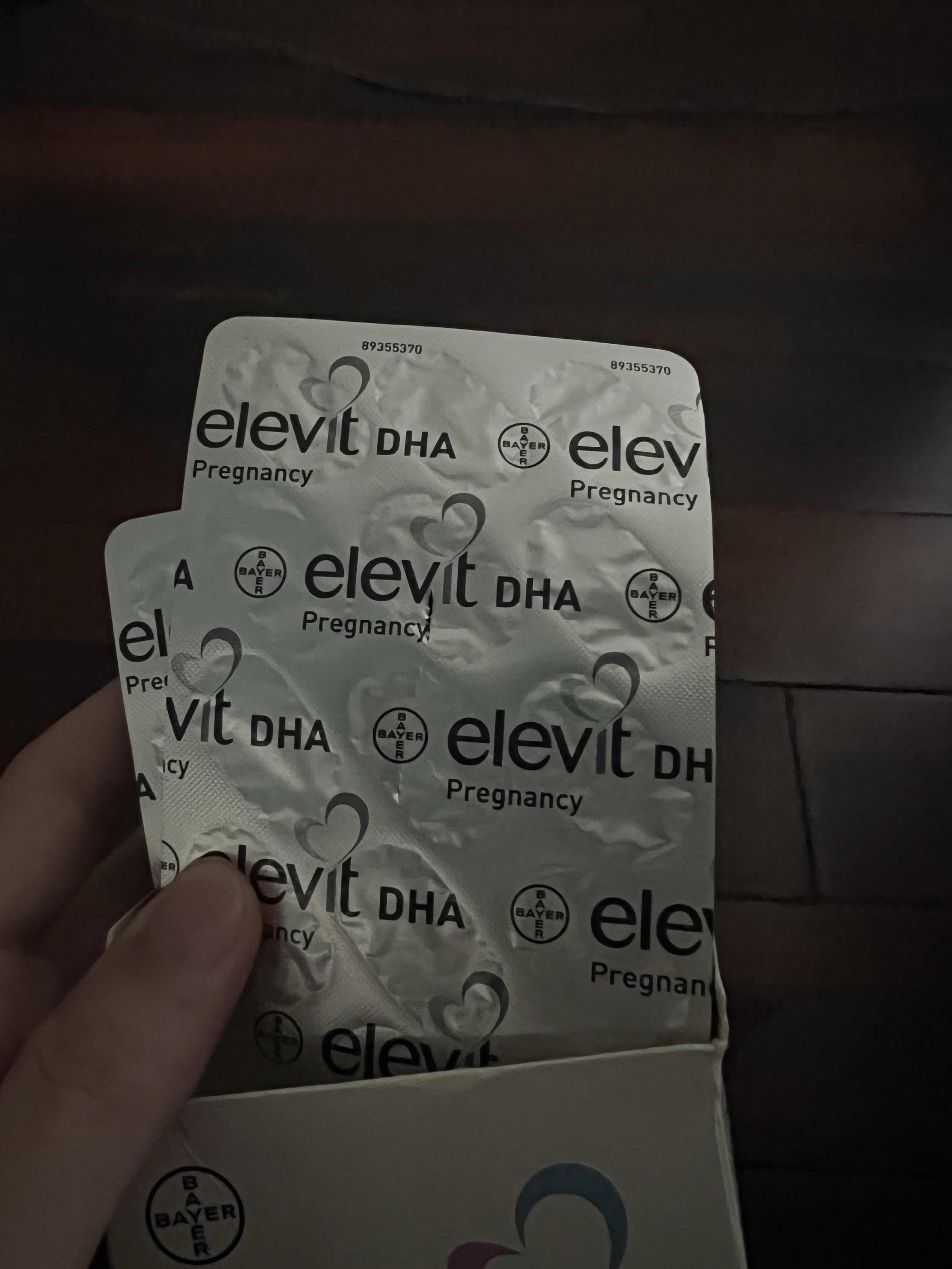 Vitamin bầu Elevit bổ sung DHA nhập khẩu Pháp hộp 30 viên