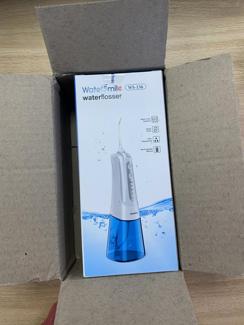 Máy tăm nước cầm tay WaterSmile WS-136 - Thiết kế nhỏ gọn, 4 chế độ làm sạch, 6 đầu tăm đa năng, sạc pin tiện lợi, hỗ trợ chăm sóc răng miệng hiệu quả