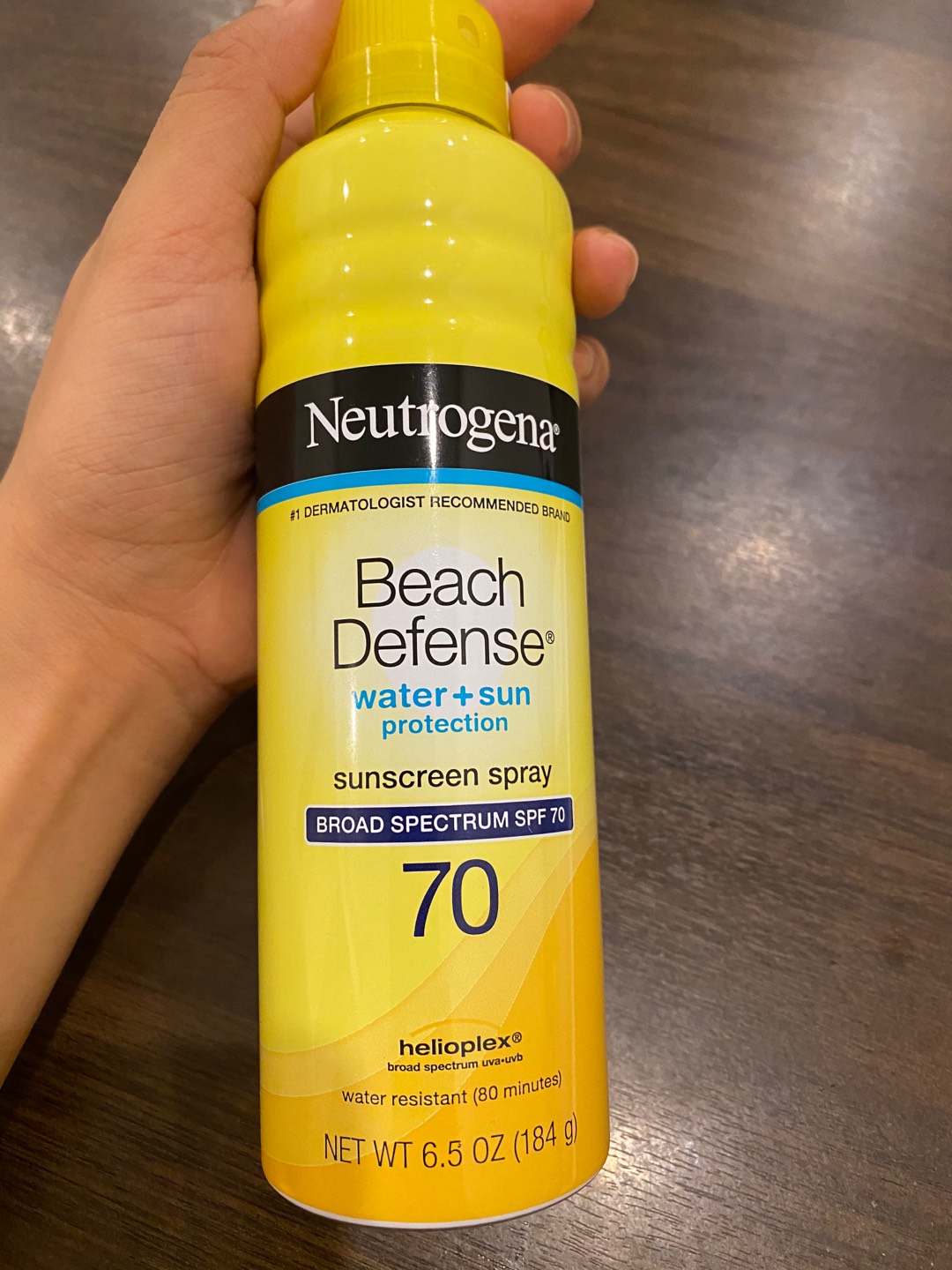 Xịt Chống Nắng Neutrogena Beach Defense SPF 70 - Dạng Xịt Bảo Vệ Da Hiệu Quả, Chống Nước, Phù Hợp Khi Đi Biển 184g-240g
