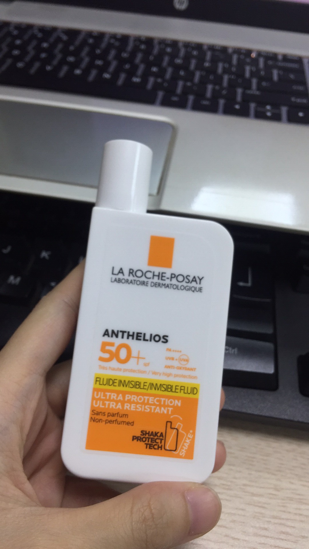 Kem Chống Nắng Dạng Sữa La Roche-Posay Anthelios Fluide Invisible SPF 50+ - Hỗ Trợ Bảo Vệ Da Nhạy Cảm, Không Nhờn, Không Vệt Trắng