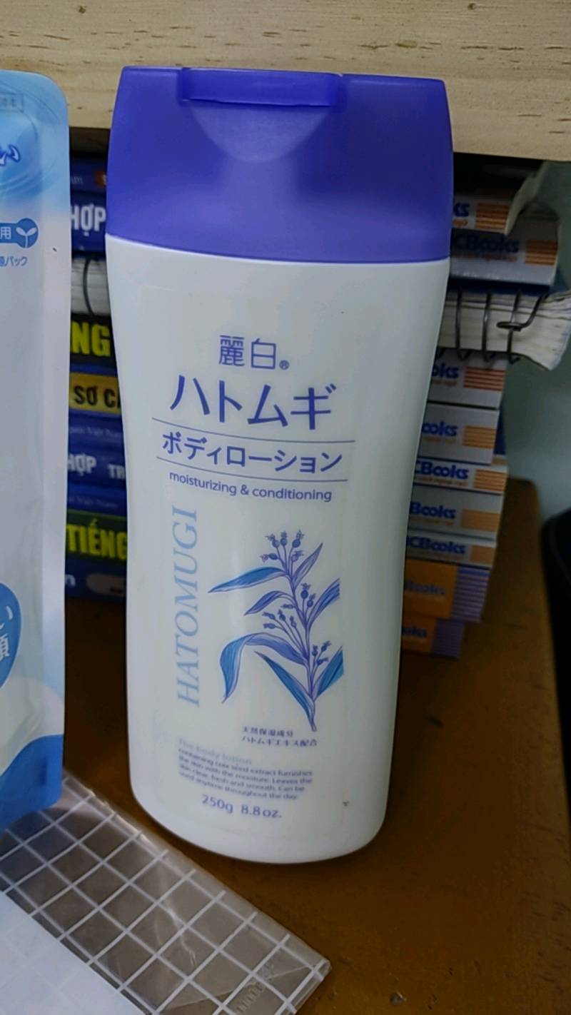 Sữa Dưỡng Thể Hatomugi Chiết Xuất Hạt Ý Dĩ - Dưỡng Ẩm & Làm Trắng Da 400ml, Phù Hợp Mọi Loại Da