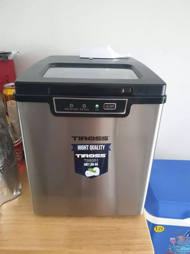 Máy làm đá viên Tiross TS9351 - Công suất 13kg/ngày, thiết kế nhỏ gọn, tiện dụng cho gia đình và quán nước, tiết kiệm điện năng.
