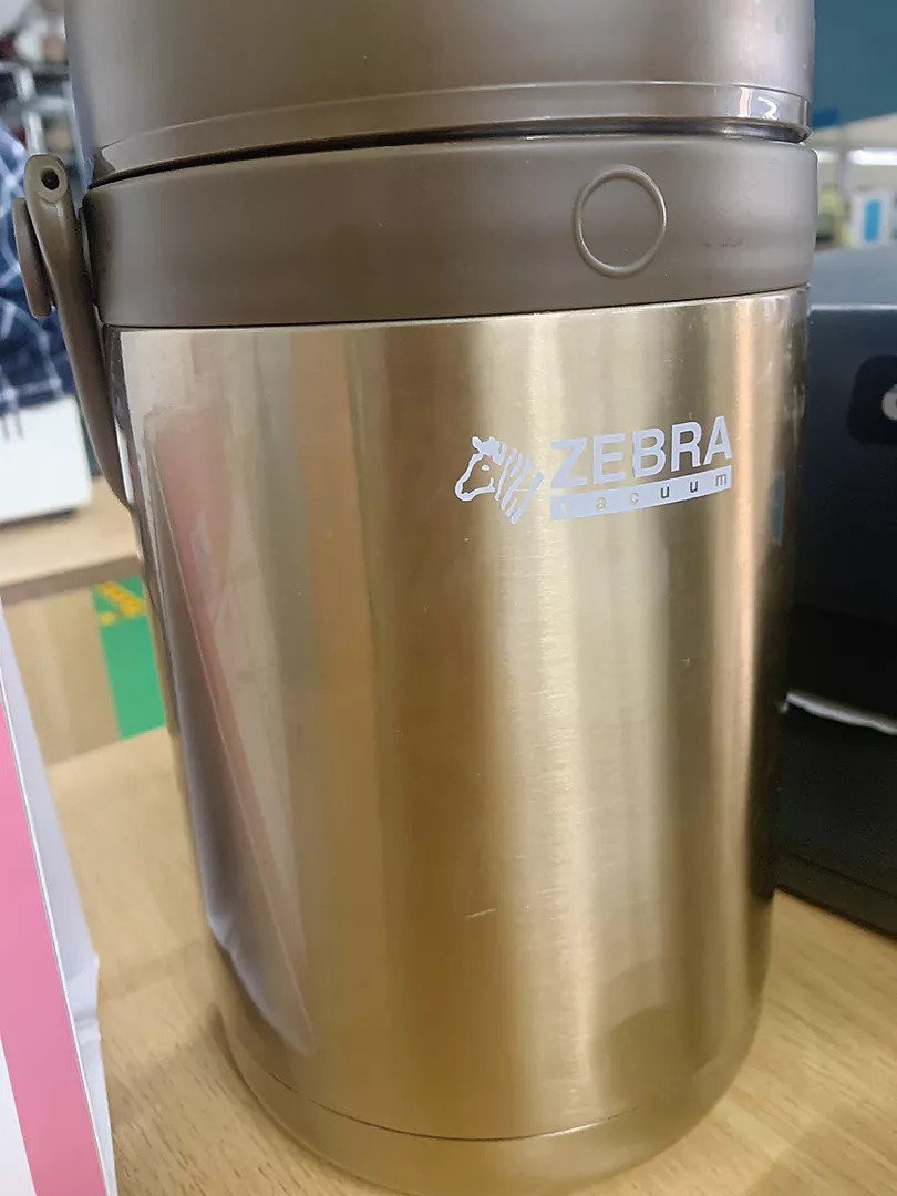 Hộp cơm giữ nhiệt Camen Inox 1.8L Zebra 152440 - Dung tích lớn, thiết kế hiện đại, giữ nóng/lạnh đến 12h, bao gồm 3 hộp nhỏ tiện lợi.