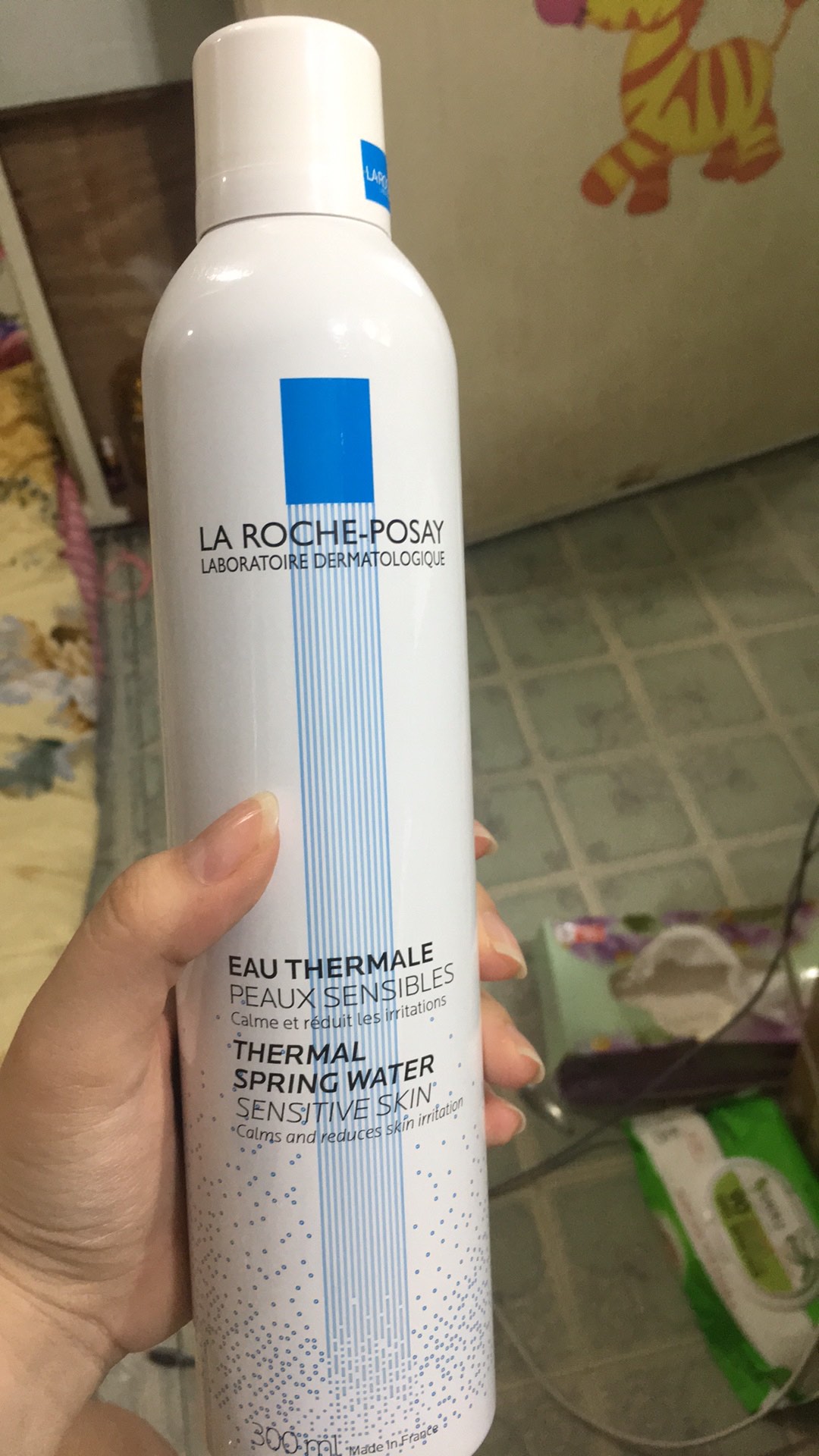 Xịt Khoáng La Roche Posay Thermal Spring Water 300ml - Giúp Làm Dịu Da, Cung Cấp Độ Ẩm Cho Tất Cả Các Loại Da