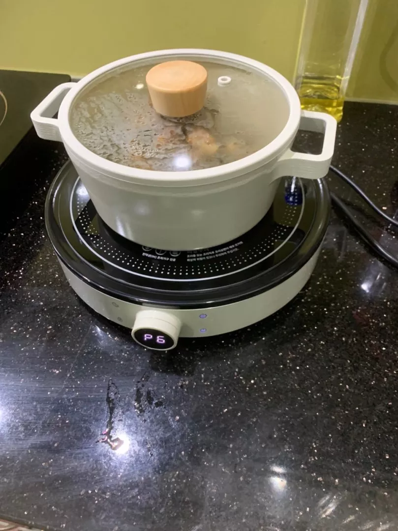 Bếp từ đơn kèm nồi lẩu Fika Neoflam 26cm - Bếp từ an toàn, tiết kiệm điện, tiện dụng cho các món lẩu và nướng tại bàn