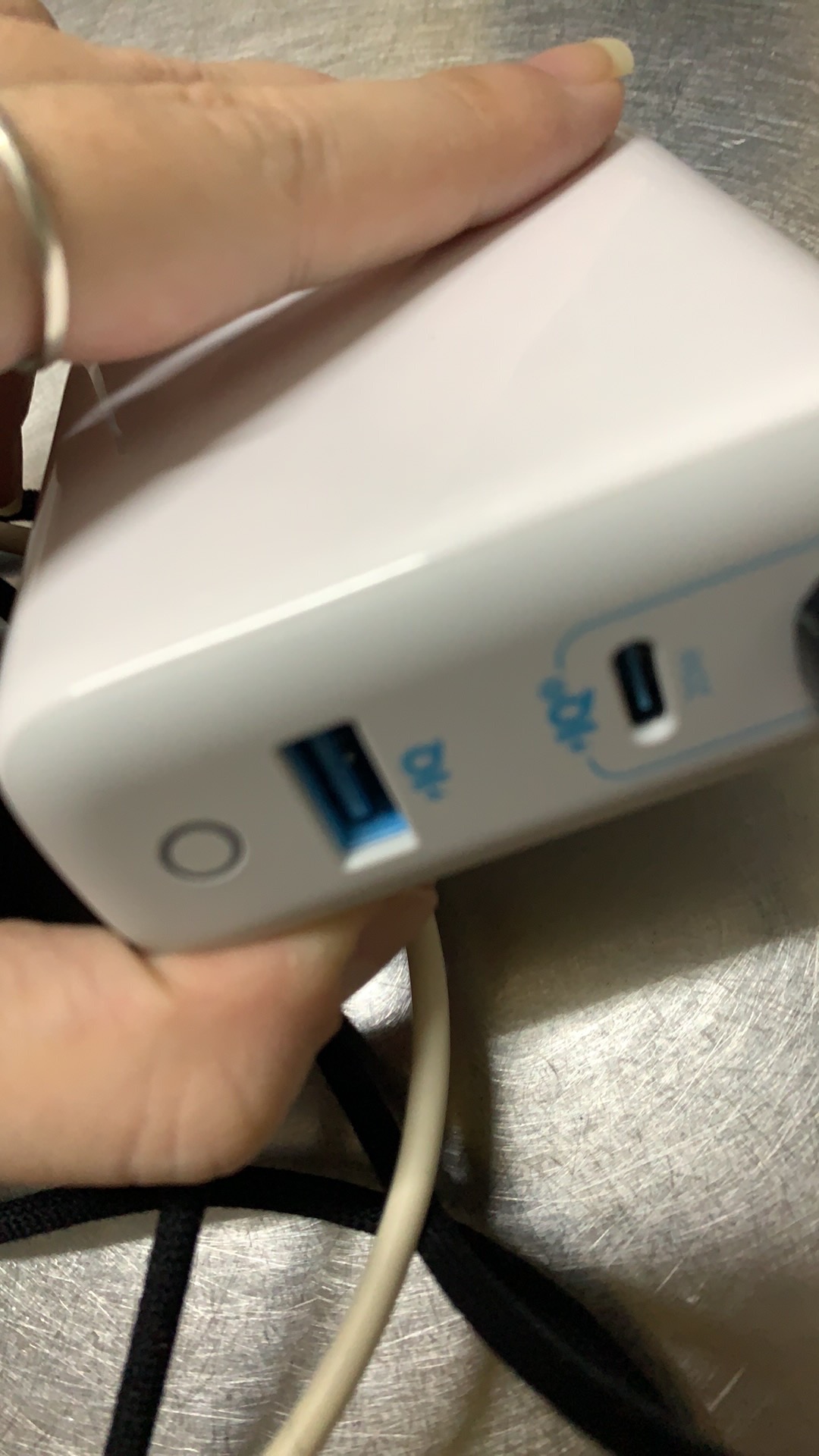 Củ sạc Anker PowerPort 3 cổng 65W (2PD-1IQ) - Sạc nhanh USB-C và USB-A, Thiết kế nhỏ gọn, Tiện lợi cho du lịch và sử dụng hàng ngày