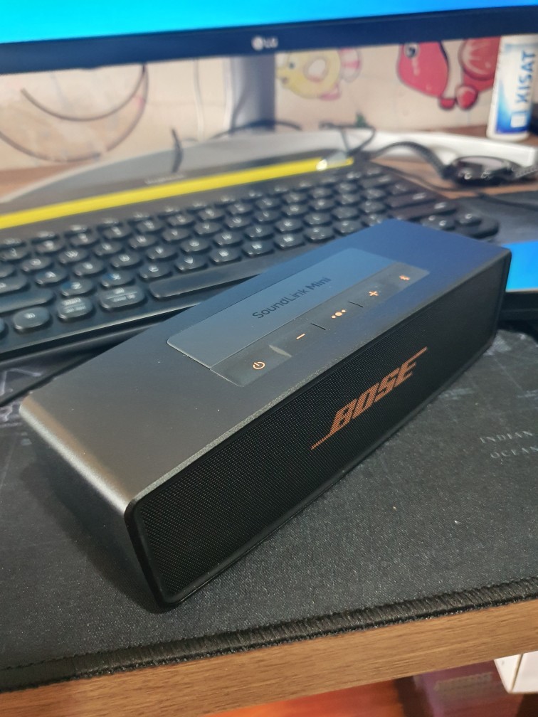 Loa Bluetooth Bose Soundlink Mini II Special Edition - Thiết kế nhỏ gọn, âm thanh sống động, kết nối Bluetooth và microphone đàm thoại tiện lợi.