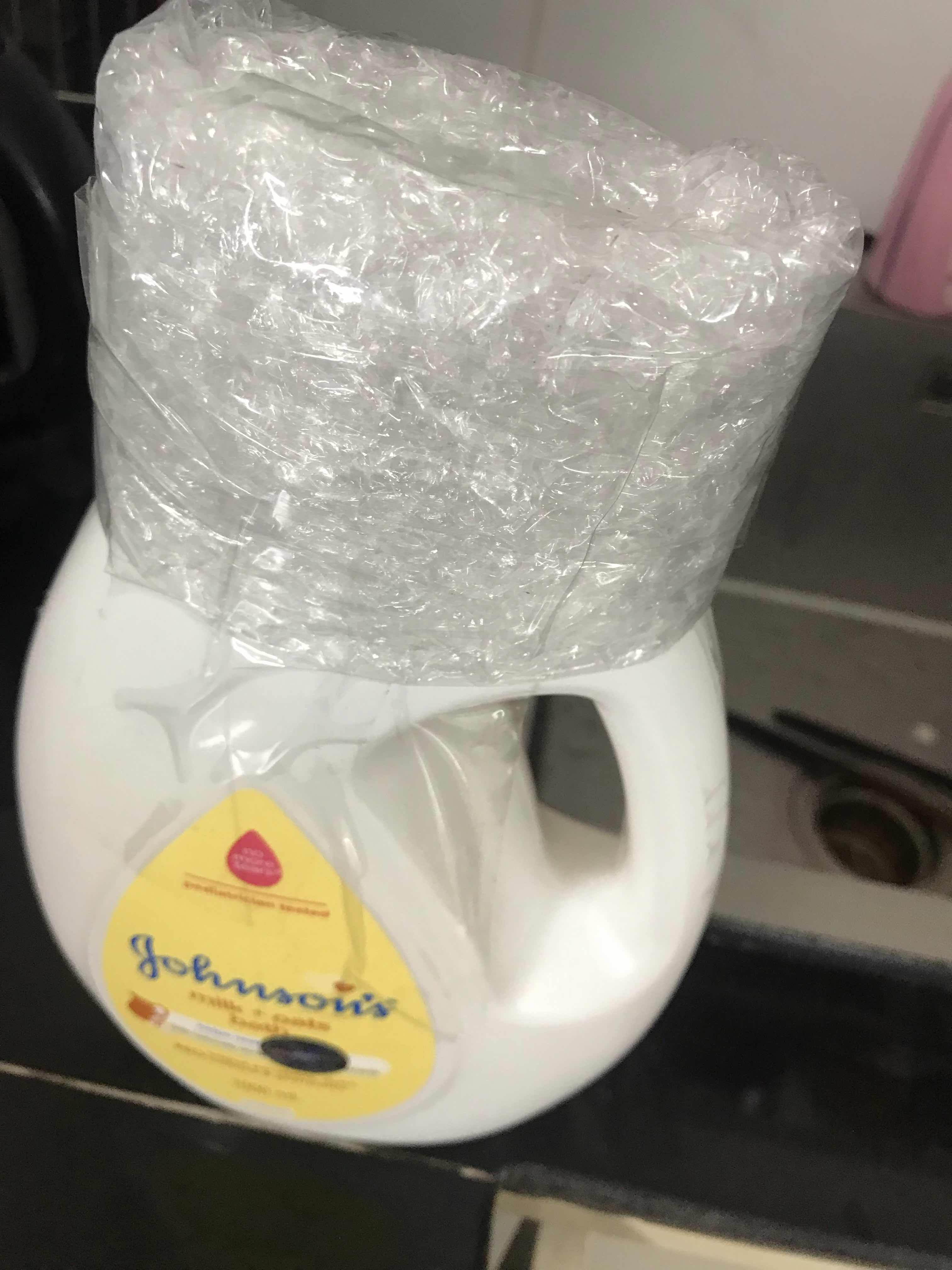 Sữa Tắm Johnson's Baby Hương Trà Xanh Và Nha Đam 1000ml - Dưỡng Ẩm Cho Da Bé, Giúp Làm Sạch Dịu Nhẹ, Ngăn Ngừa Hăm Nóng