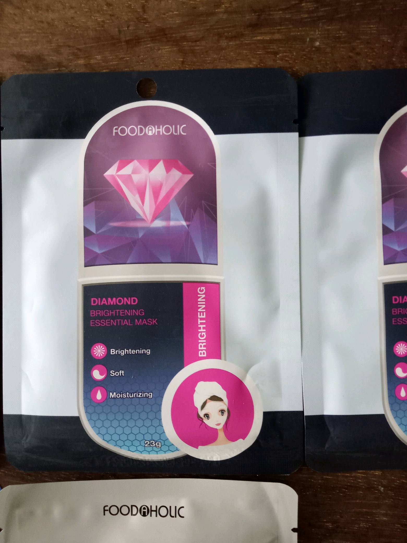 Hộp 10 Mặt Nạ Dưỡng Sáng Da Foodaholic Diamond Brightening - Chiết Xuất Bột Kim Cương Giúp Làm Sáng, Cấp Ẩm Cho Da Mịn Màng