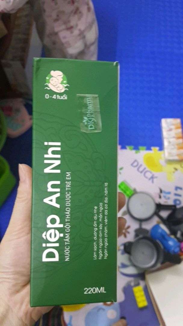 Nước tắm gội dược thảo Diệp An Nhi 220ml cho bé - Kháng khuẩn 99.9% - Dịu nhẹ và an toàn cho làn da nhạy cảm