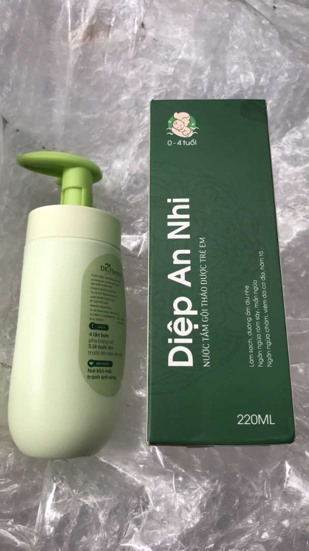 Nước tắm gội dược thảo Diệp An Nhi 220ml cho bé - Kháng khuẩn 99.9% - Dịu nhẹ và an toàn cho làn da nhạy cảm